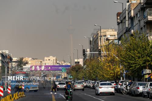 خداحافظی تهرانی ها با پاییز در هوای آلوده