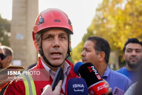 پایان ماموریت آتش نشانان تهران در حریق کارخانه لبنیات آمل