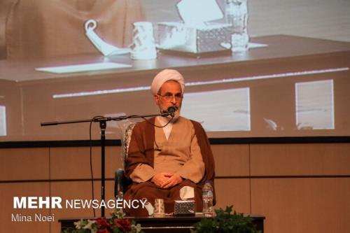 انقلاب اسلامی نهضتی برای تمام بشریت است