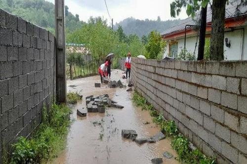 امدادرسانی به ۳۰۰ نفر از متاثرین آبگرفتگی در گیلان