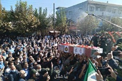 تالش فرزند شهیدش را در آغوش گرفت
